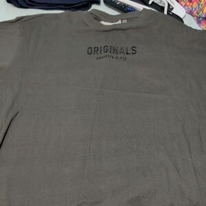 Crewneck T-Shirt in Olive Gray